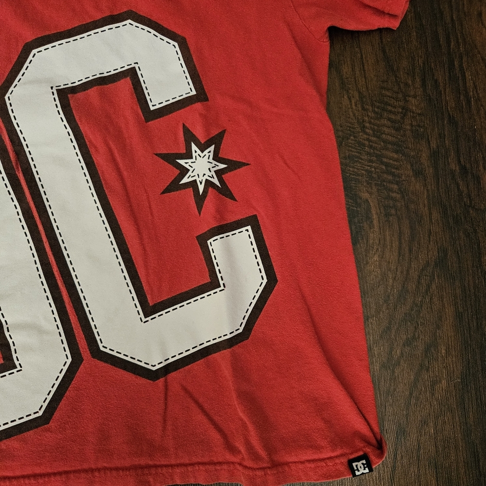 Y2K DC Shoes T-shirt - Picture 3 of 6